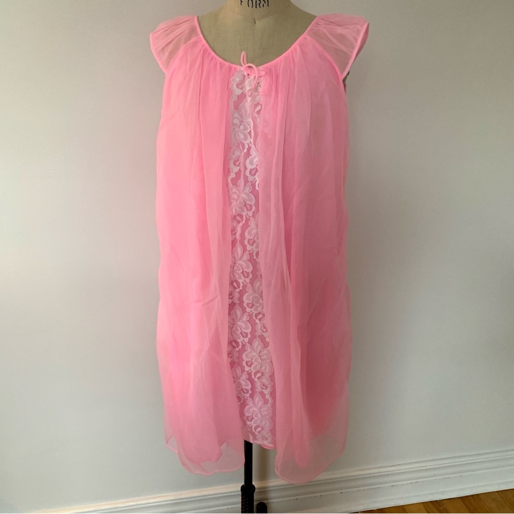 Vintage 1960’s Pink Peignoir Set